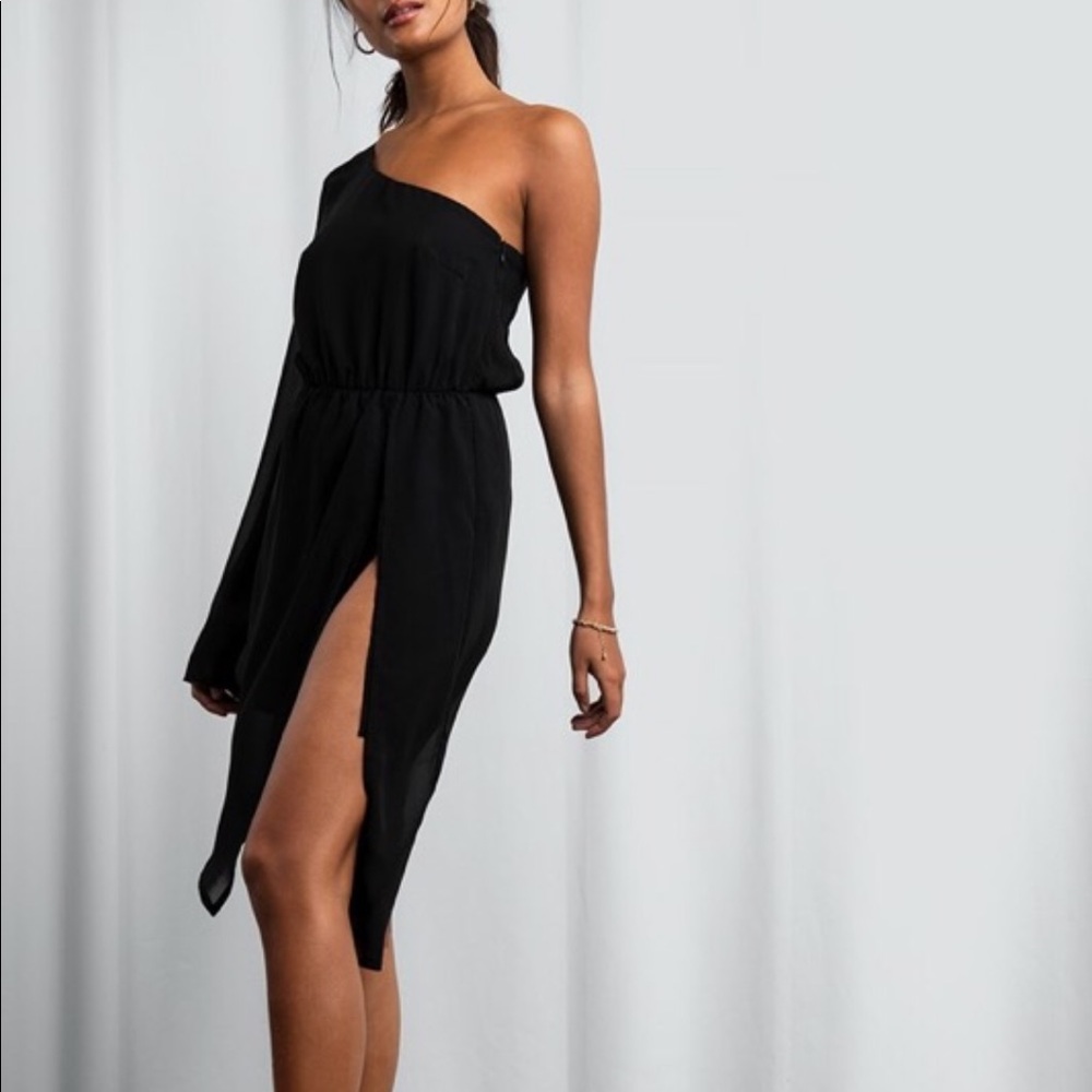 XLE the label Marianna high slight black dress